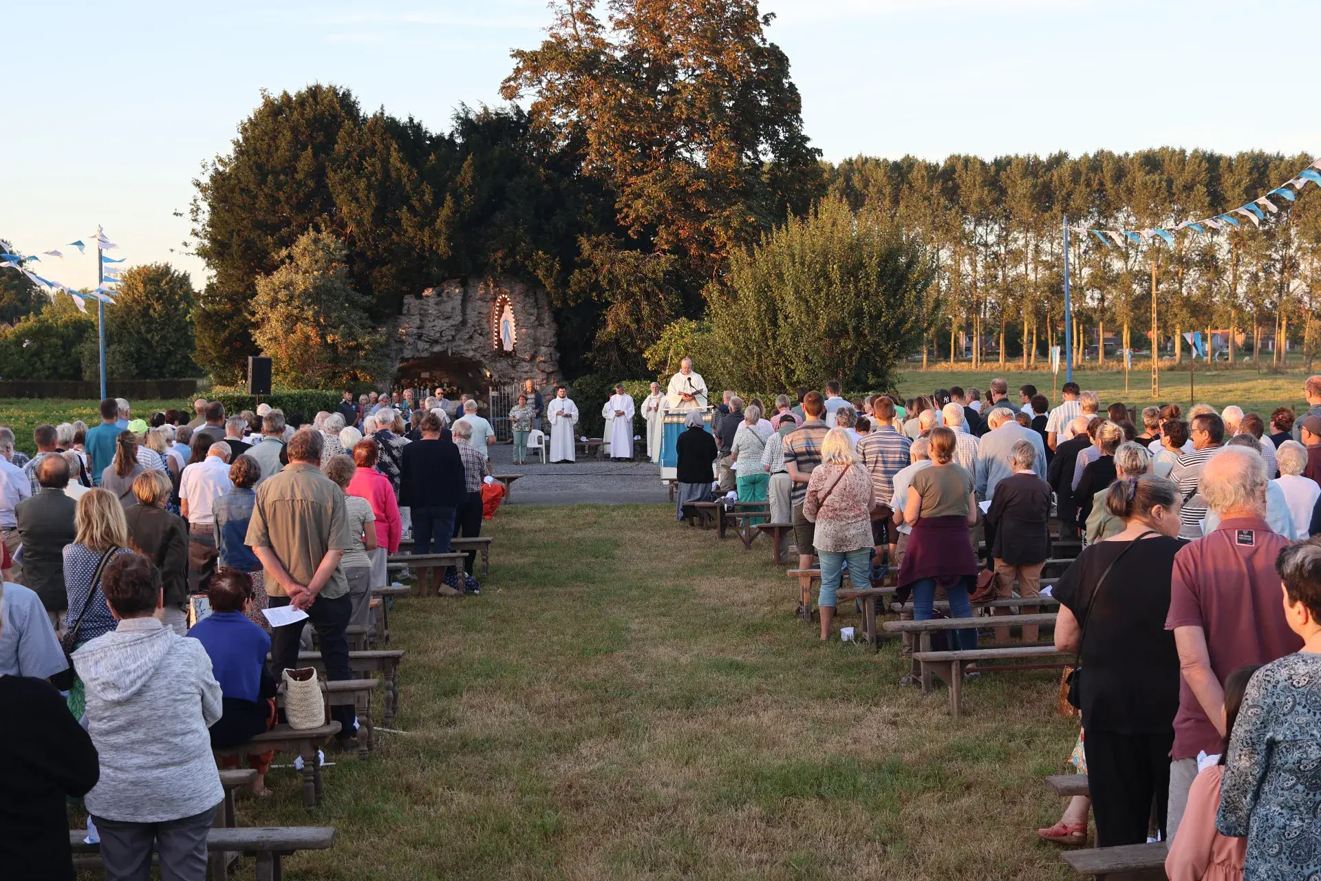 Célébration à la grotte Notre-Dame d'Honnevain — Blandain